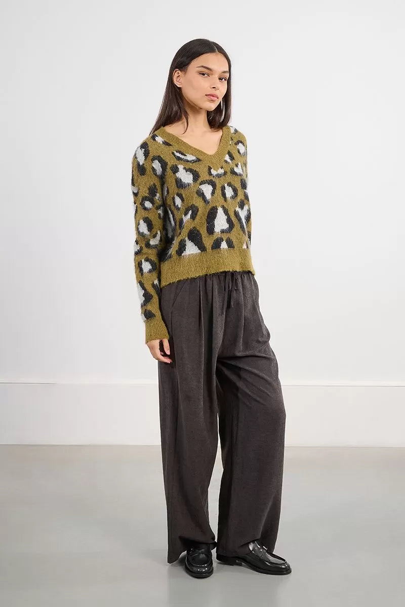 Lili sidonio leopard print vneck knit in khaki green