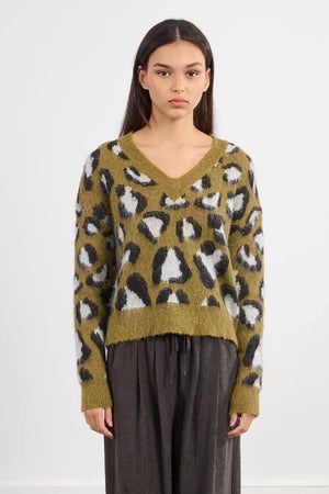 Lili sidonio leopard print vneck knit in khaki green