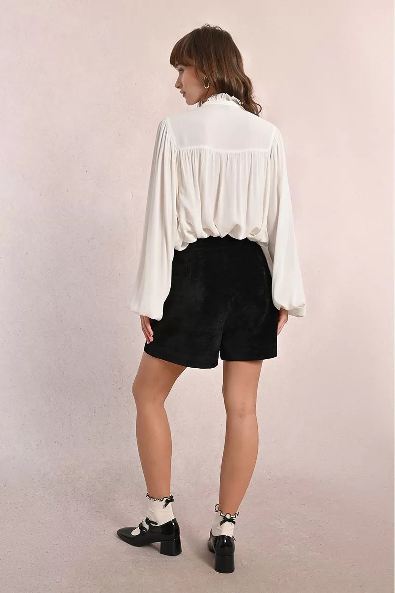 molly bracken velvet shorts in black